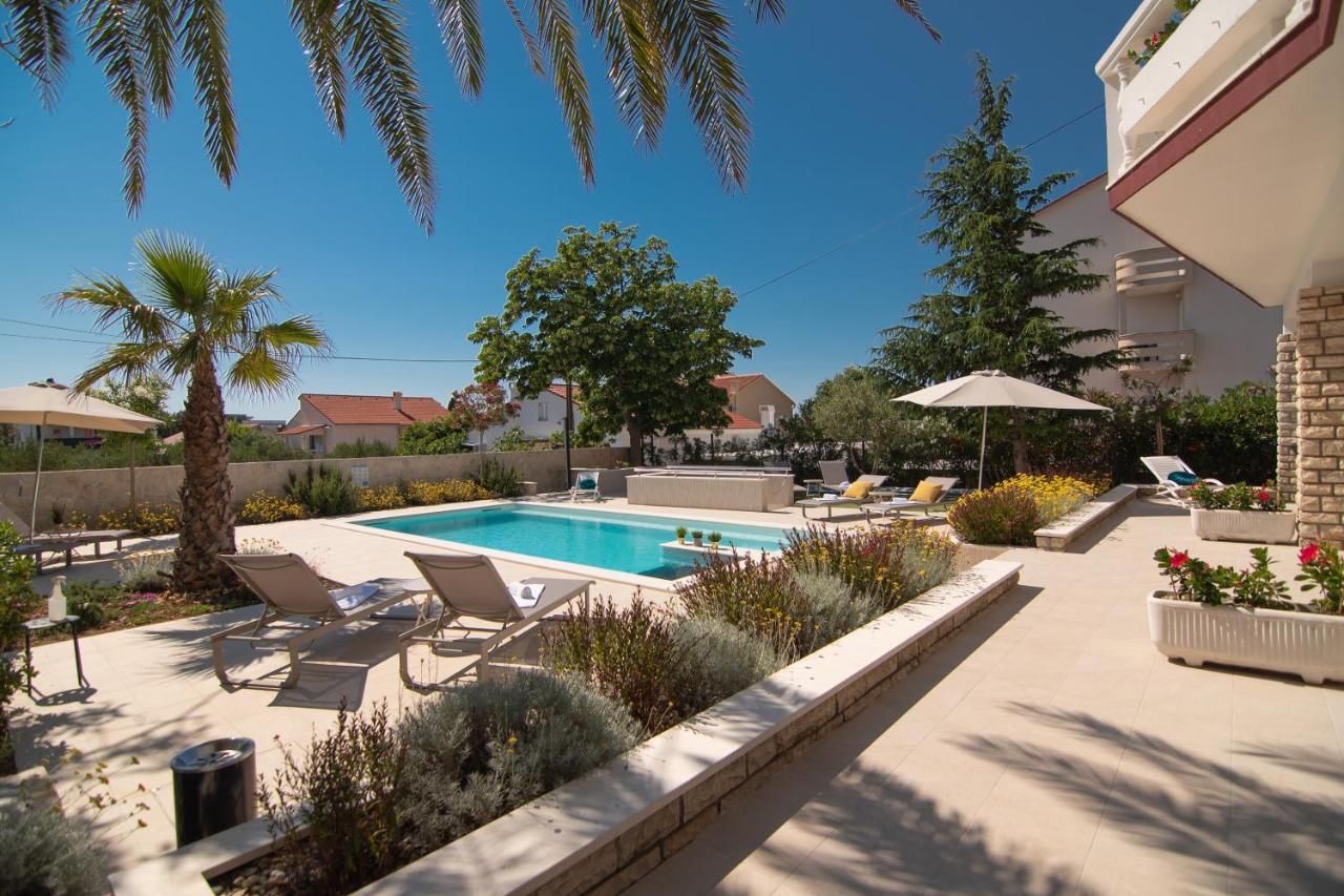 Pool Apartments Galeb Novalja Exterior photo