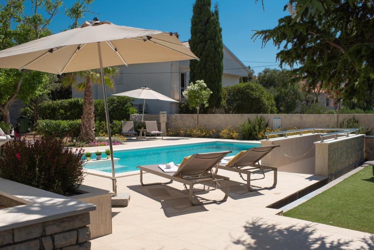 Pool Apartments Galeb Novalja Exterior photo